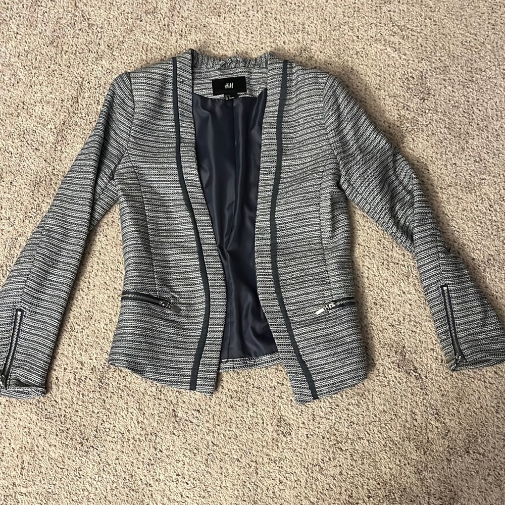 Grey metallic blazer from H&M with zipper detail. Wool / tweed like material